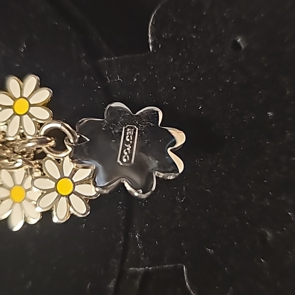 Coach Daisy Flower Keychain NWOT - Picture 2 of 2